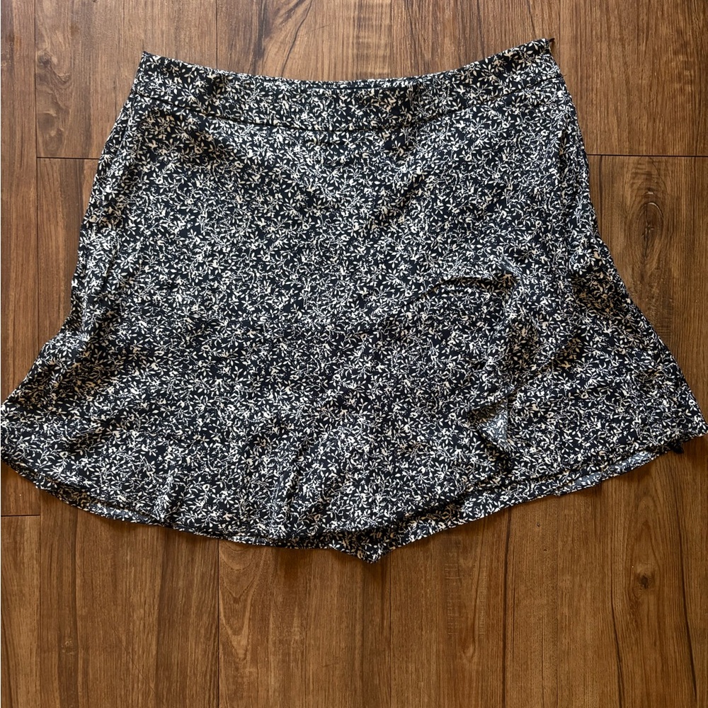Navy Blue and White Floral Women's Ruffle Skort NWT